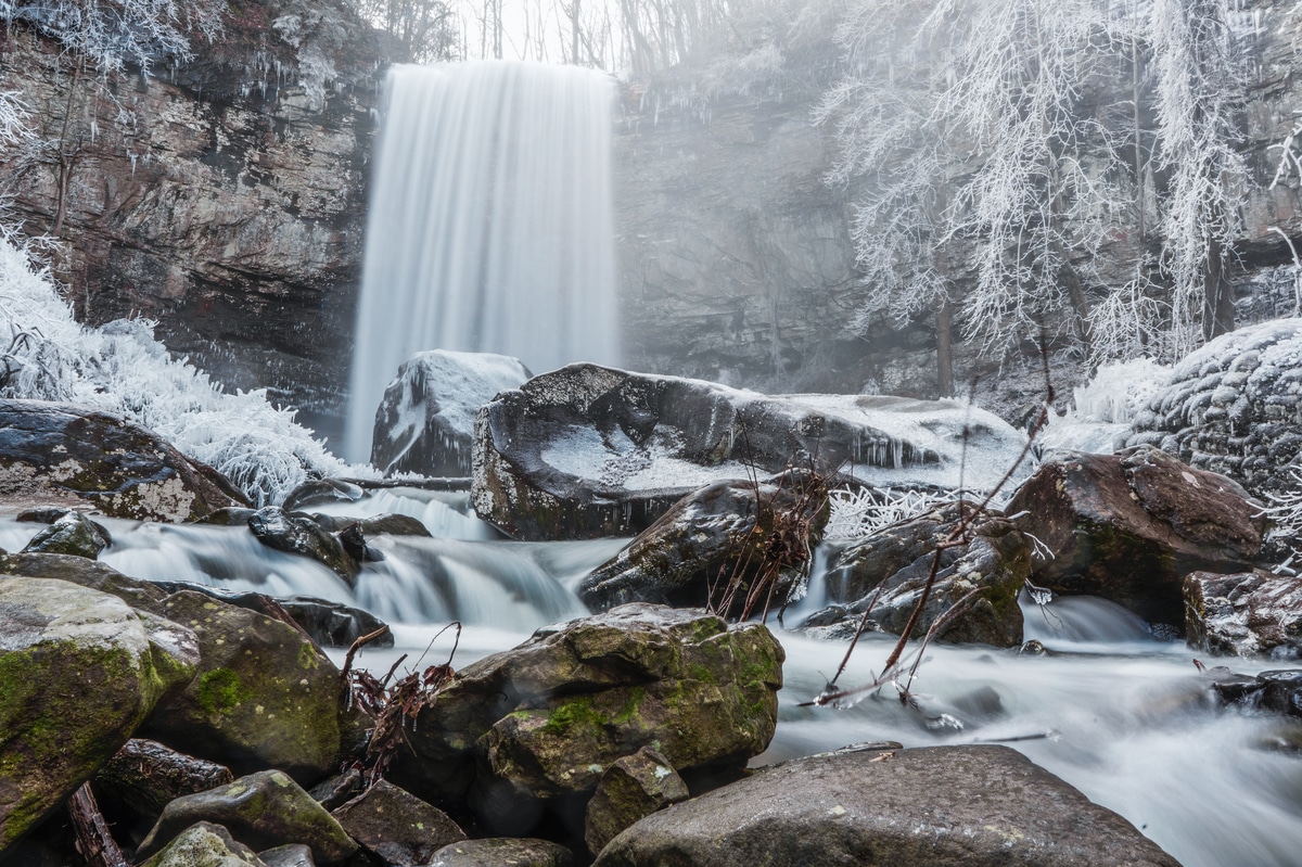 8 Breathtaking Winter Hikes In You Must Take Before The Season