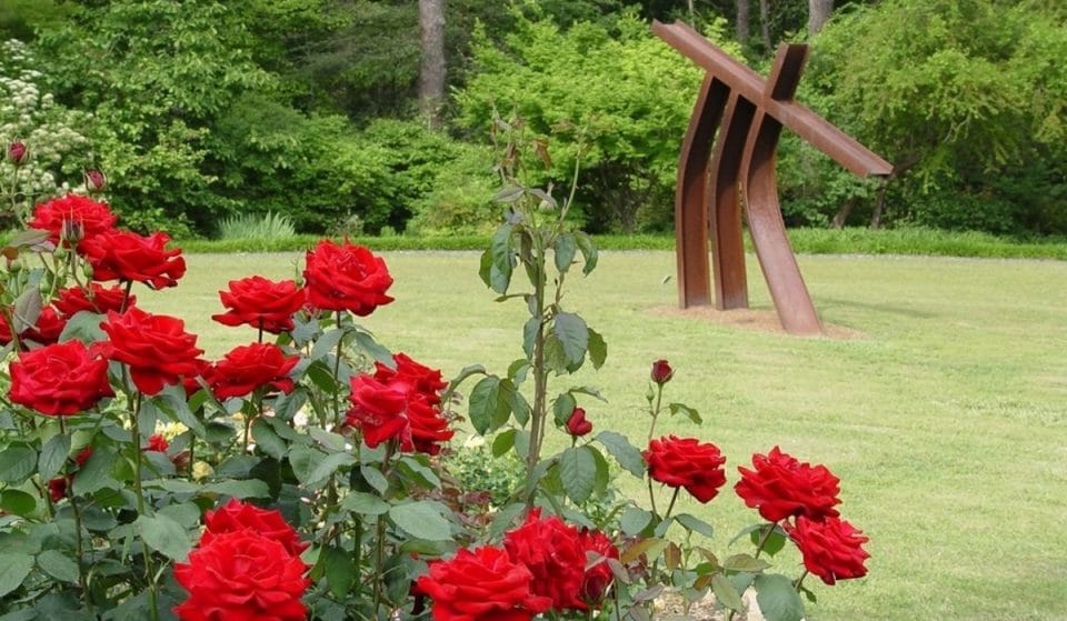 Experience The Fabulous Sculpture & Flower Exhibition At Smith-Gilbert Gardens